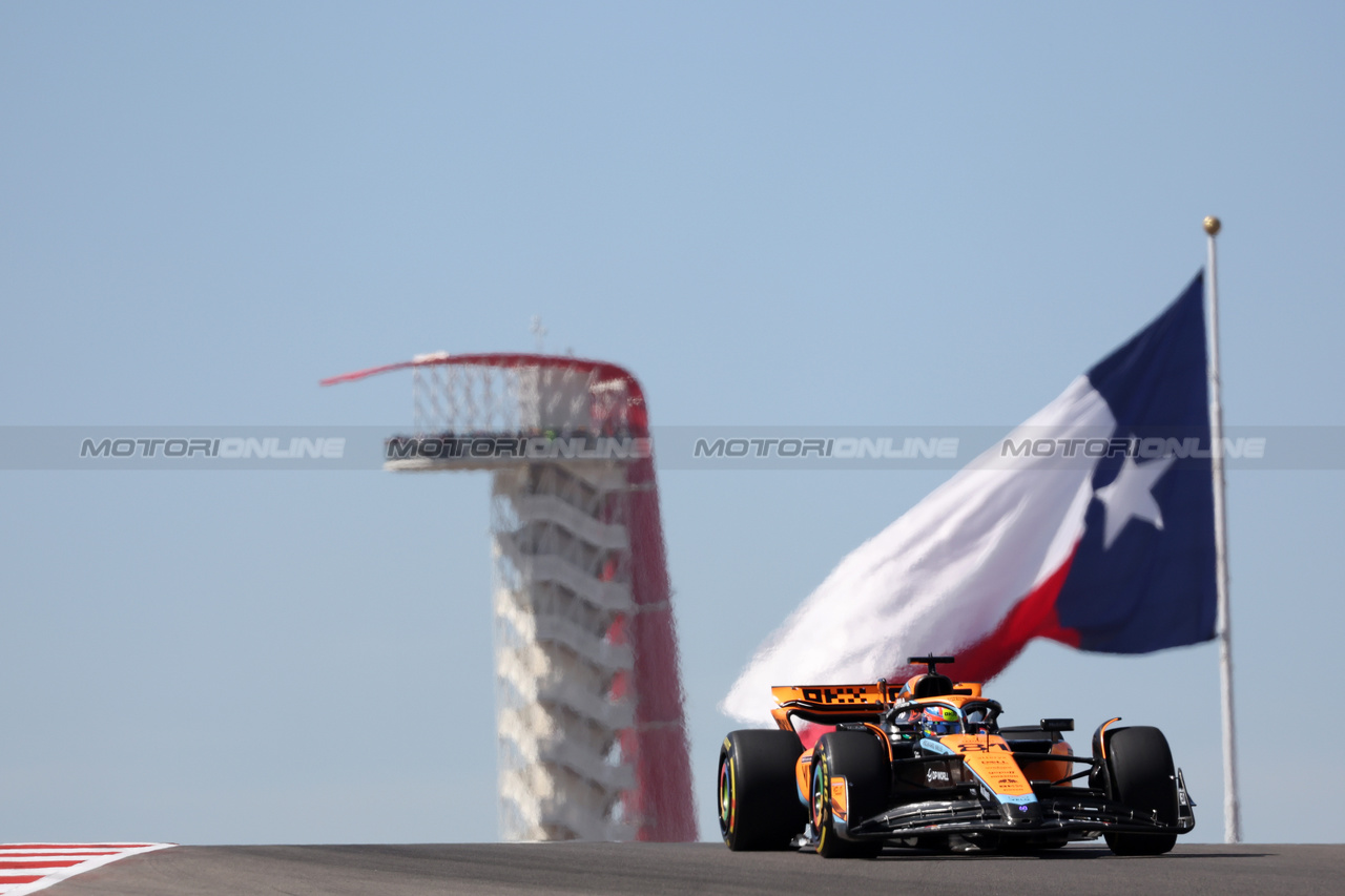 GP STATI UNITI, Oscar Piastri (AUS) McLaren MCL60.

20.10.2023. Formula 1 World Championship, Rd 19, United States Grand Prix, Austin, Texas, USA, Qualifiche Day

- www.xpbimages.com, EMail: requests@xpbimages.com © Copyright: Bearne / XPB Images