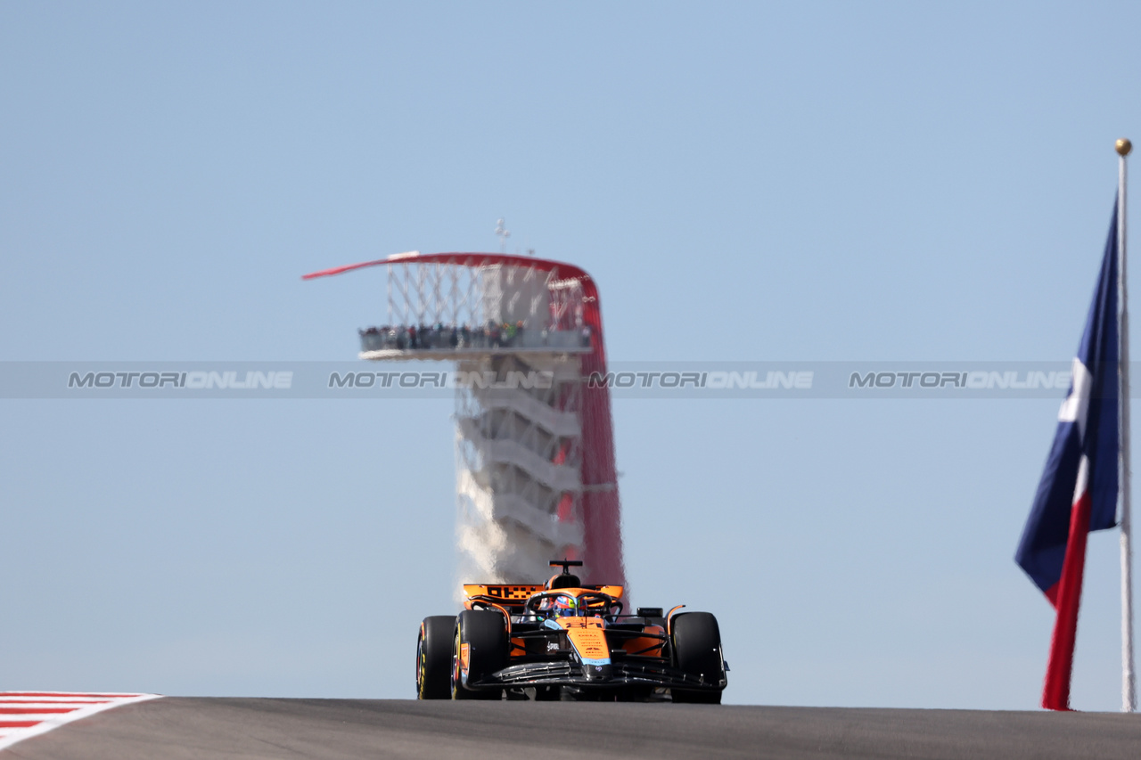 GP STATI UNITI, Oscar Piastri (AUS) McLaren MCL60.

20.10.2023. Formula 1 World Championship, Rd 19, United States Grand Prix, Austin, Texas, USA, Qualifiche Day

- www.xpbimages.com, EMail: requests@xpbimages.com © Copyright: Bearne / XPB Images