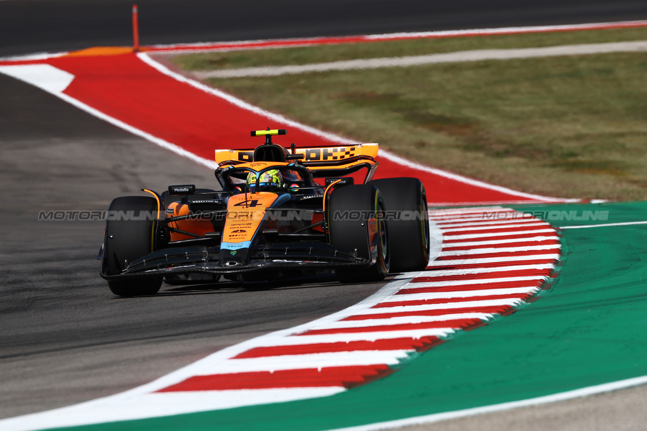 GP STATI UNITI, Lando Norris (GBR) McLaren MCL60.

20.10.2023. Formula 1 World Championship, Rd 19, United States Grand Prix, Austin, Texas, USA, Qualifiche Day

 - www.xpbimages.com, EMail: requests@xpbimages.com © Copyright: Coates / XPB Images