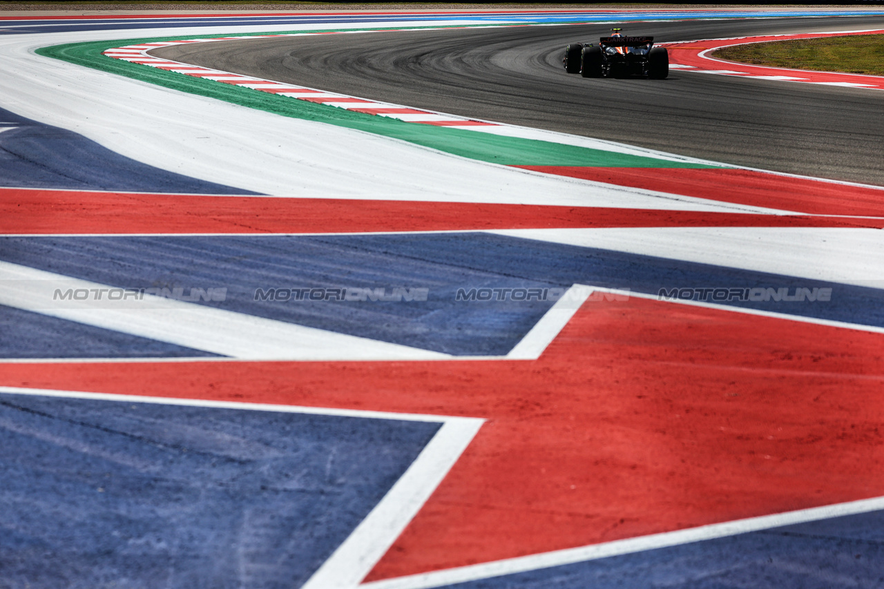 GP STATI UNITI, Lando Norris (GBR) McLaren MCL60.

20.10.2023. Formula 1 World Championship, Rd 19, United States Grand Prix, Austin, Texas, USA, Qualifiche Day

 - www.xpbimages.com, EMail: requests@xpbimages.com © Copyright: Coates / XPB Images