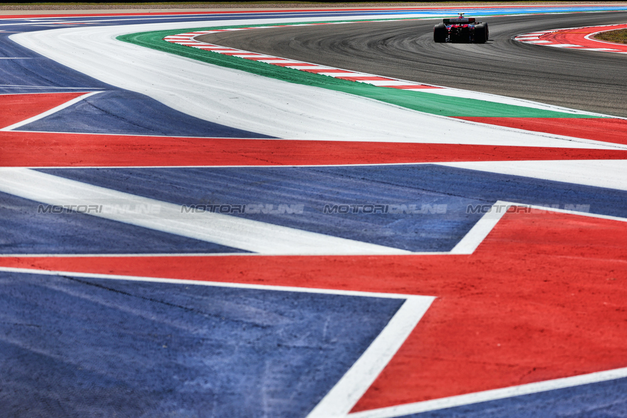 GP STATI UNITI, Zhou Guanyu (CHN) Alfa Romeo F1 Team C43.

20.10.2023. Formula 1 World Championship, Rd 19, United States Grand Prix, Austin, Texas, USA, Qualifiche Day

 - www.xpbimages.com, EMail: requests@xpbimages.com © Copyright: Coates / XPB Images