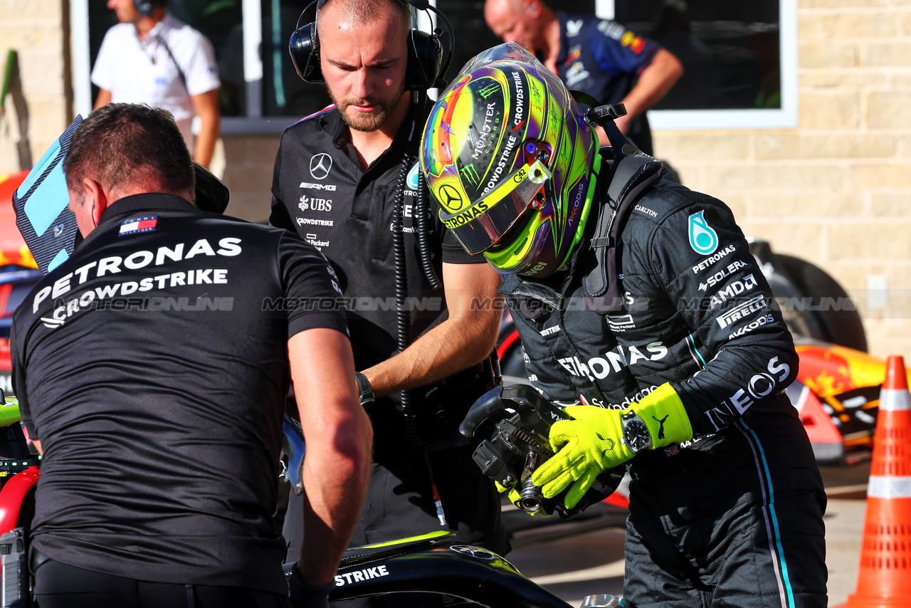 GP STATI UNITI, Third placed Lewis Hamilton (GBR) Mercedes AMG F1 in qualifying parc ferme.

20.10.2023. Formula 1 World Championship, Rd 19, United States Grand Prix, Austin, Texas, USA, Qualifiche Day

- www.xpbimages.com, EMail: requests@xpbimages.com © Copyright: Batchelor / XPB Images