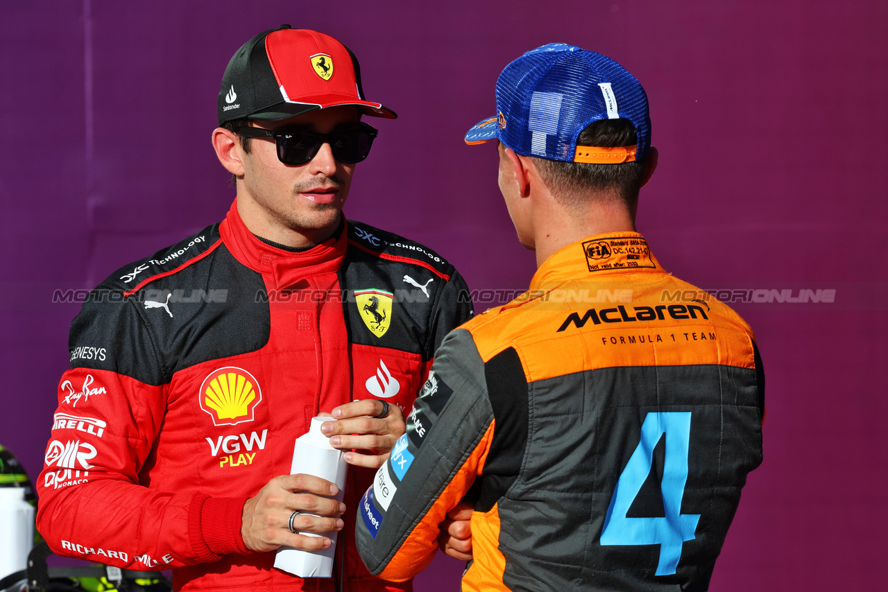 GP STATI UNITI, (L to R): Pole sitter Charles Leclerc (MON) Ferrari in qualifying parc ferme with second placed Lando Norris (GBR) McLaren.

20.10.2023. Formula 1 World Championship, Rd 19, United States Grand Prix, Austin, Texas, USA, Qualifiche Day

- www.xpbimages.com, EMail: requests@xpbimages.com © Copyright: Batchelor / XPB Images