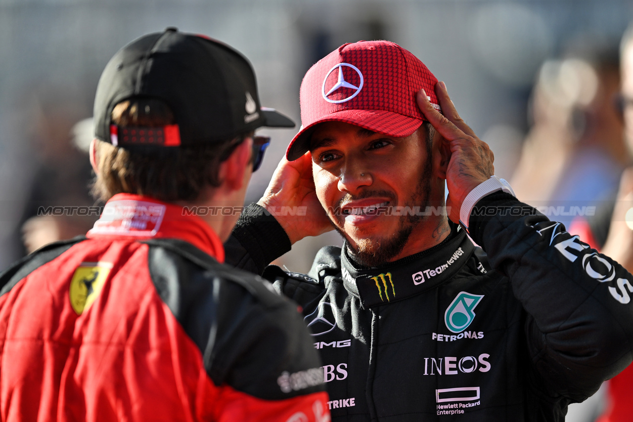 GP STATI UNITI, Lewis Hamilton (GBR) Mercedes AMG F1 with Charles Leclerc (MON) Ferrari in qualifying parc ferme.

20.10.2023. Formula 1 World Championship, Rd 19, United States Grand Prix, Austin, Texas, USA, Qualifiche Day

- www.xpbimages.com, EMail: requests@xpbimages.com © Copyright: Price / XPB Images
