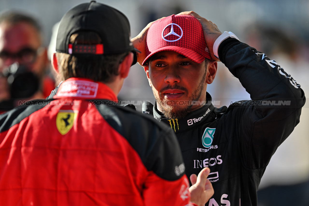 GP STATI UNITI, Lewis Hamilton (GBR) Mercedes AMG F1 with Charles Leclerc (MON) Ferrari in qualifying parc ferme.

20.10.2023. Formula 1 World Championship, Rd 19, United States Grand Prix, Austin, Texas, USA, Qualifiche Day

- www.xpbimages.com, EMail: requests@xpbimages.com © Copyright: Price / XPB Images