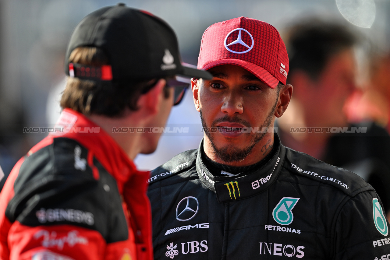GP STATI UNITI, Lewis Hamilton (GBR) Mercedes AMG F1 with Charles Leclerc (MON) Ferrari in qualifying parc ferme.

20.10.2023. Formula 1 World Championship, Rd 19, United States Grand Prix, Austin, Texas, USA, Qualifiche Day

- www.xpbimages.com, EMail: requests@xpbimages.com © Copyright: Price / XPB Images