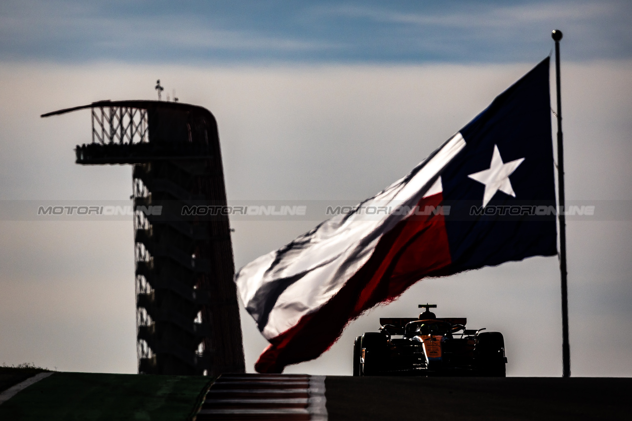 GP STATI UNITI, Oscar Piastri (AUS) McLaren MCL60.

20.10.2023. Formula 1 World Championship, Rd 19, United States Grand Prix, Austin, Texas, USA, Qualifiche Day

- www.xpbimages.com, EMail: requests@xpbimages.com © Copyright: Bearne / XPB Images