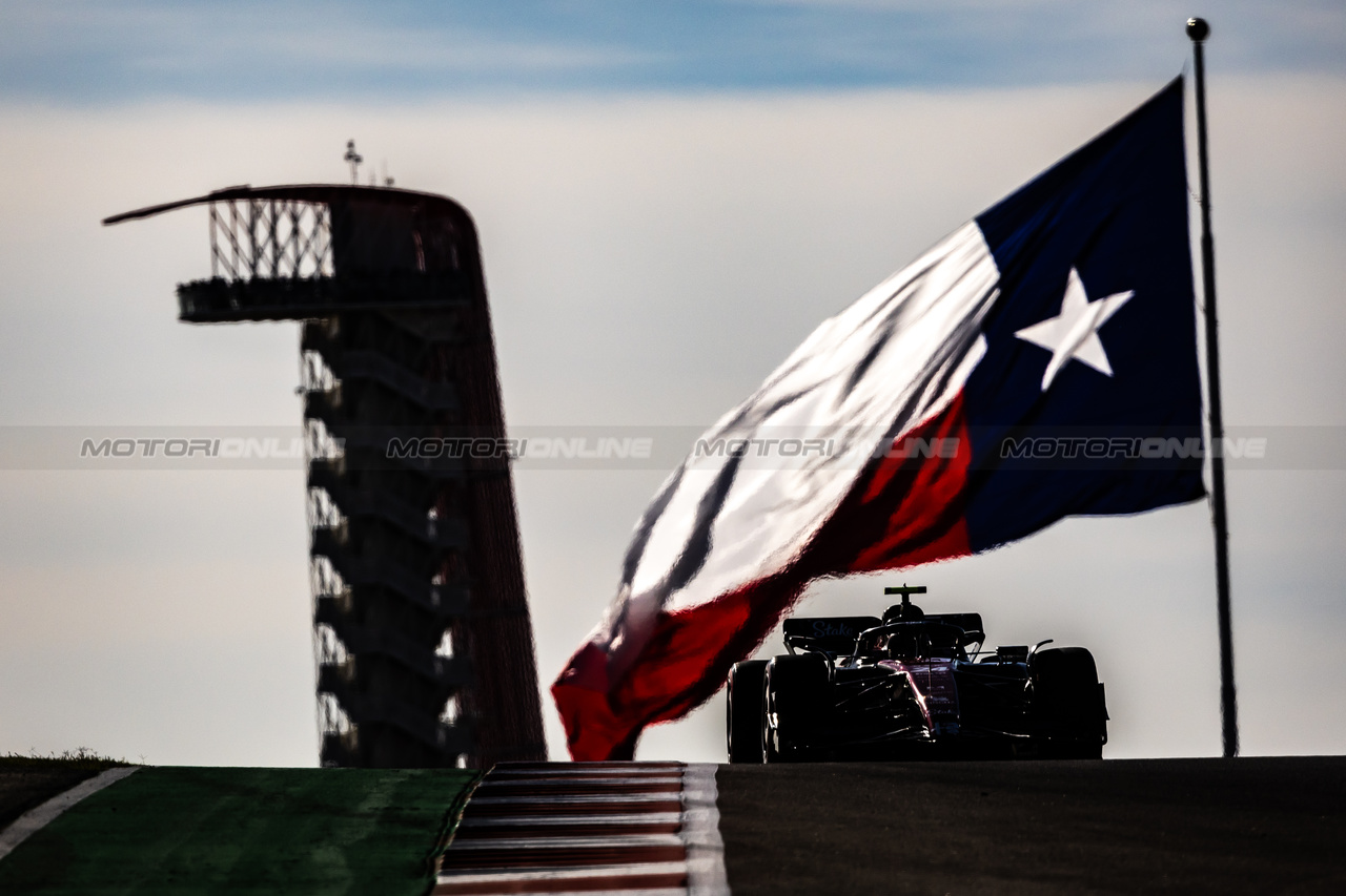 GP STATI UNITI, Zhou Guanyu (CHN) Alfa Romeo F1 Team C43.

20.10.2023. Formula 1 World Championship, Rd 19, United States Grand Prix, Austin, Texas, USA, Qualifiche Day

- www.xpbimages.com, EMail: requests@xpbimages.com © Copyright: Bearne / XPB Images