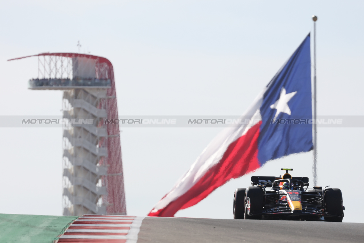 GP STATI UNITI, Sergio Perez (MEX) Red Bull Racing RB19.

20.10.2023. Formula 1 World Championship, Rd 19, United States Grand Prix, Austin, Texas, USA, Qualifiche Day

- www.xpbimages.com, EMail: requests@xpbimages.com © Copyright: Bearne / XPB Images