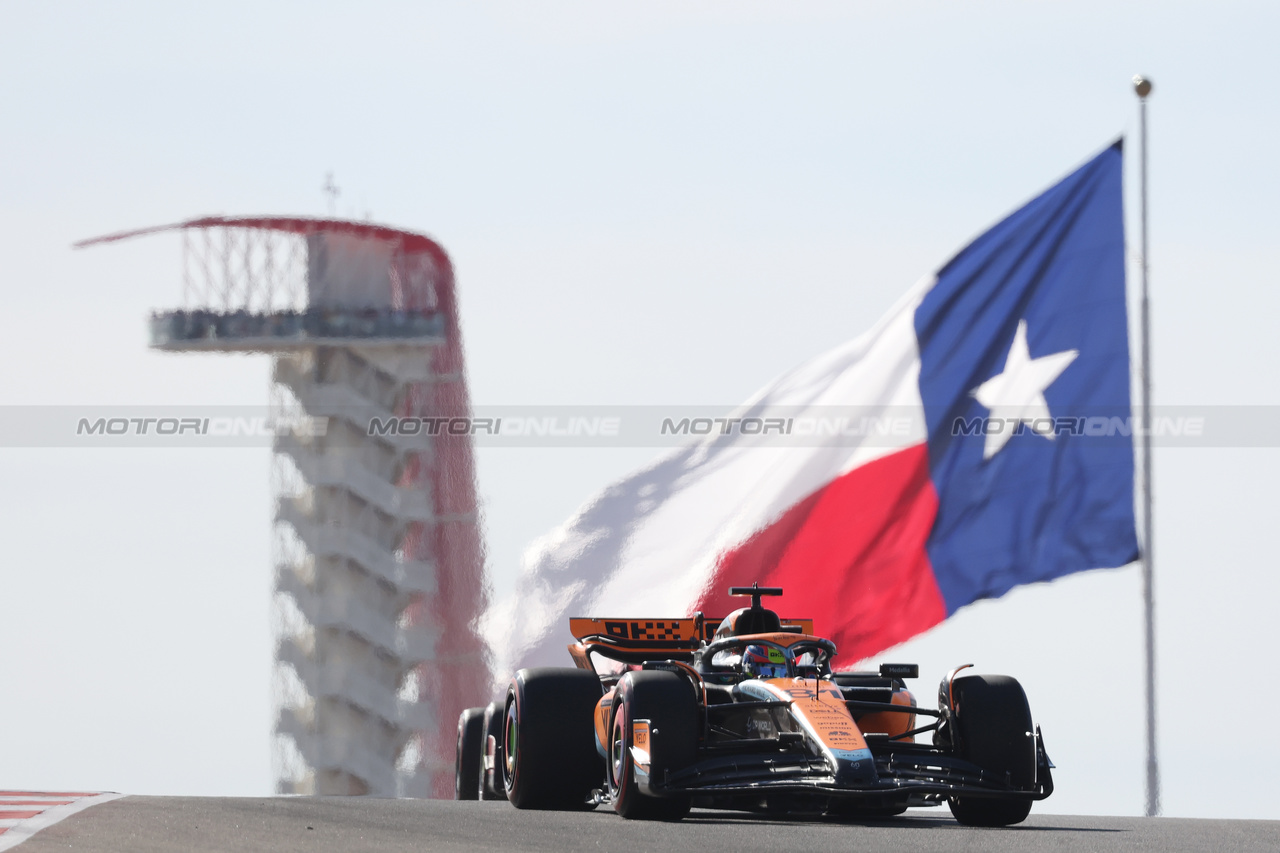 GP STATI UNITI, Oscar Piastri (AUS) McLaren MCL60.

20.10.2023. Formula 1 World Championship, Rd 19, United States Grand Prix, Austin, Texas, USA, Qualifiche Day

- www.xpbimages.com, EMail: requests@xpbimages.com © Copyright: Bearne / XPB Images