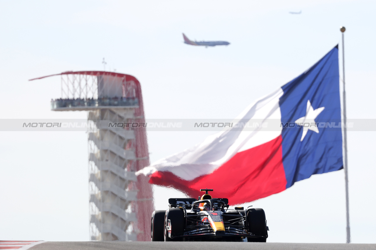 GP STATI UNITI, Max Verstappen (NLD) Red Bull Racing RB19.

20.10.2023. Formula 1 World Championship, Rd 19, United States Grand Prix, Austin, Texas, USA, Qualifiche Day

- www.xpbimages.com, EMail: requests@xpbimages.com © Copyright: Bearne / XPB Images