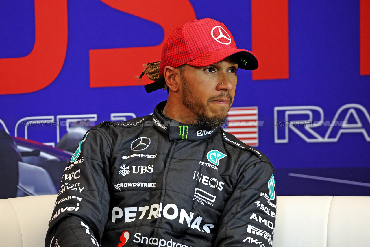 GP STATI UNITI, Lewis Hamilton (GBR) Mercedes AMG F1 in the post qualifying FIA Press Conference.

20.10.2023. Formula 1 World Championship, Rd 19, United States Grand Prix, Austin, Texas, USA, Qualifiche Day

- www.xpbimages.com, EMail: requests@xpbimages.com © Copyright: Bearne / XPB Images
