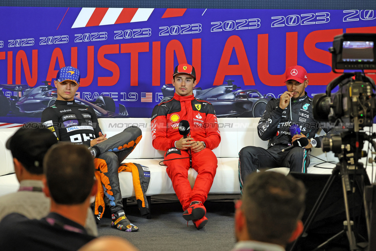 GP STATI UNITI, (L to R): Lando Norris (GBR) McLaren; Charles Leclerc (MON) Ferrari; e Lewis Hamilton (GBR) Mercedes AMG F1, in the post qualifying FIA Press Conference.

20.10.2023. Formula 1 World Championship, Rd 19, United States Grand Prix, Austin, Texas, USA, Qualifiche Day

- www.xpbimages.com, EMail: requests@xpbimages.com © Copyright: Bearne / XPB Images