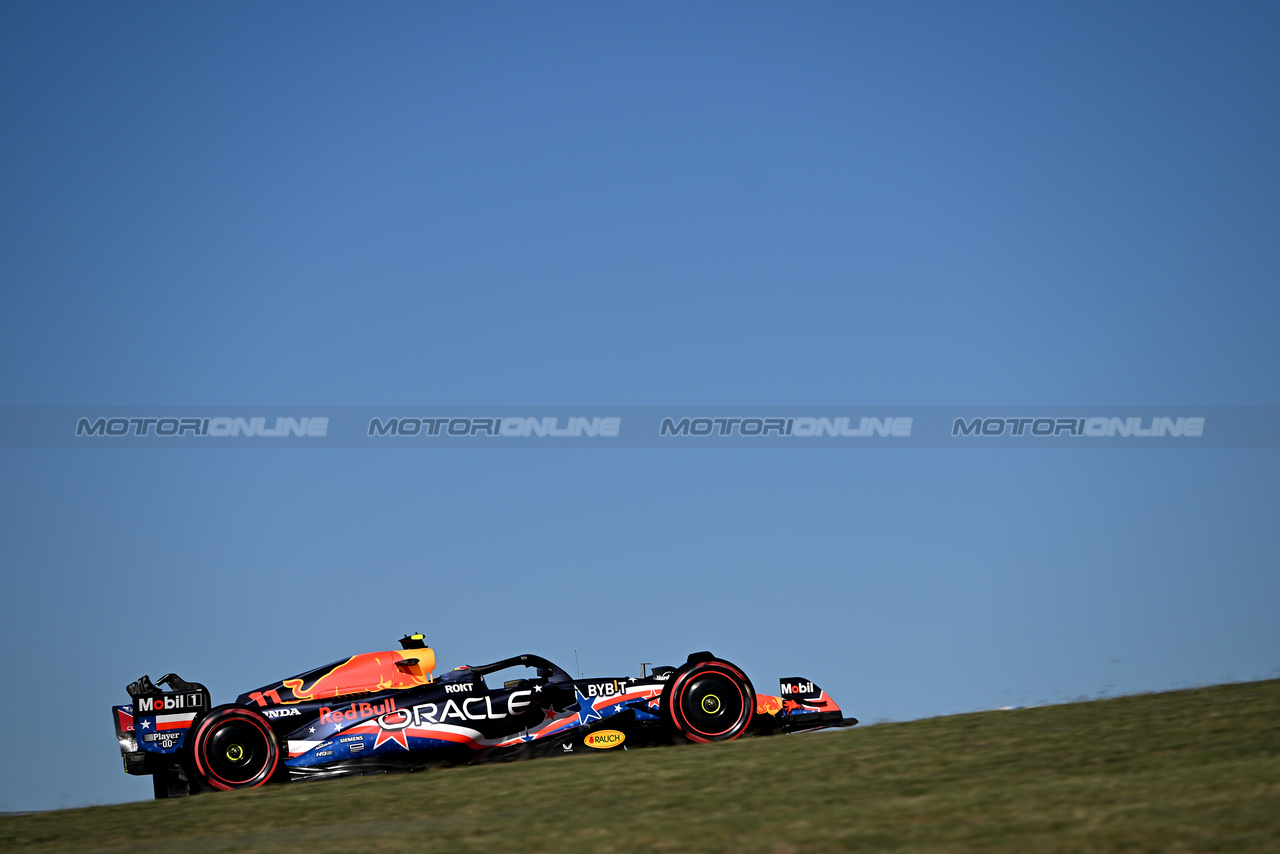 GP STATI UNITI, Sergio Perez (MEX) Red Bull Racing RB19.

20.10.2023. Formula 1 World Championship, Rd 19, United States Grand Prix, Austin, Texas, USA, Qualifiche Day

- www.xpbimages.com, EMail: requests@xpbimages.com © Copyright: Price / XPB Images