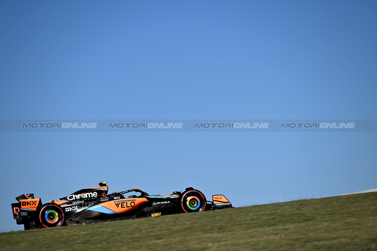 GP STATI UNITI, Lando Norris (GBR) McLaren MCL60.

20.10.2023. Formula 1 World Championship, Rd 19, United States Grand Prix, Austin, Texas, USA, Qualifiche Day

- www.xpbimages.com, EMail: requests@xpbimages.com © Copyright: Price / XPB Images