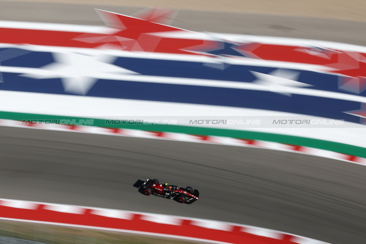 GP STATI UNITI, Zhou Guanyu (CHN) Alfa Romeo F1 Team C43.

20.10.2023. Formula 1 World Championship, Rd 19, United States Grand Prix, Austin, Texas, USA, Qualifiche Day

- www.xpbimages.com, EMail: requests@xpbimages.com © Copyright: Moy / XPB Images