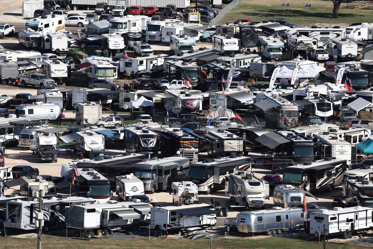 GP STATI UNITI, Circuit Atmosfera - Caravans e motorhomes of fans.

20.10.2023. Formula 1 World Championship, Rd 19, United States Grand Prix, Austin, Texas, USA, Qualifiche Day

- www.xpbimages.com, EMail: requests@xpbimages.com © Copyright: Moy / XPB Images