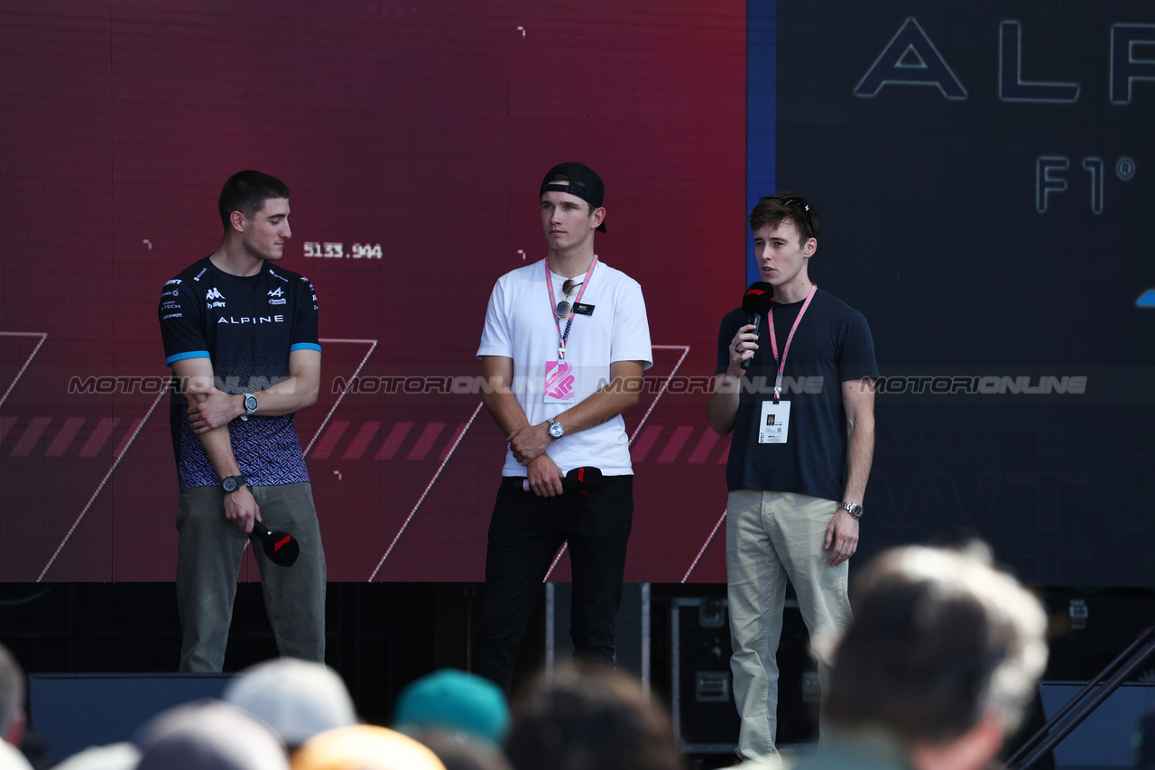 GP STATI UNITI, (L to R): Jack Doohan (AUS) Alpine F1 Team Reserve Driver; Christian Lundgaard (DEN) IndyCar Driver e Marcus Armstrong (NZL) IndyCar Driver on the FanZone Stage.

20.10.2023. Formula 1 World Championship, Rd 19, United States Grand Prix, Austin, Texas, USA, Qualifiche Day

- www.xpbimages.com, EMail: requests@xpbimages.com © Copyright: Moy / XPB Images