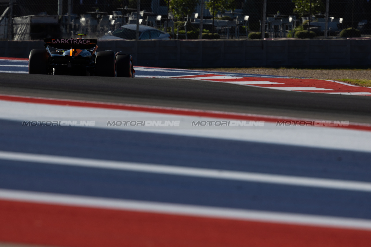 GP STATI UNITI, Lando Norris (GBR) McLaren MCL60.

20.10.2023. Formula 1 World Championship, Rd 19, United States Grand Prix, Austin, Texas, USA, Qualifiche Day

 - www.xpbimages.com, EMail: requests@xpbimages.com © Copyright: Rew / XPB Images