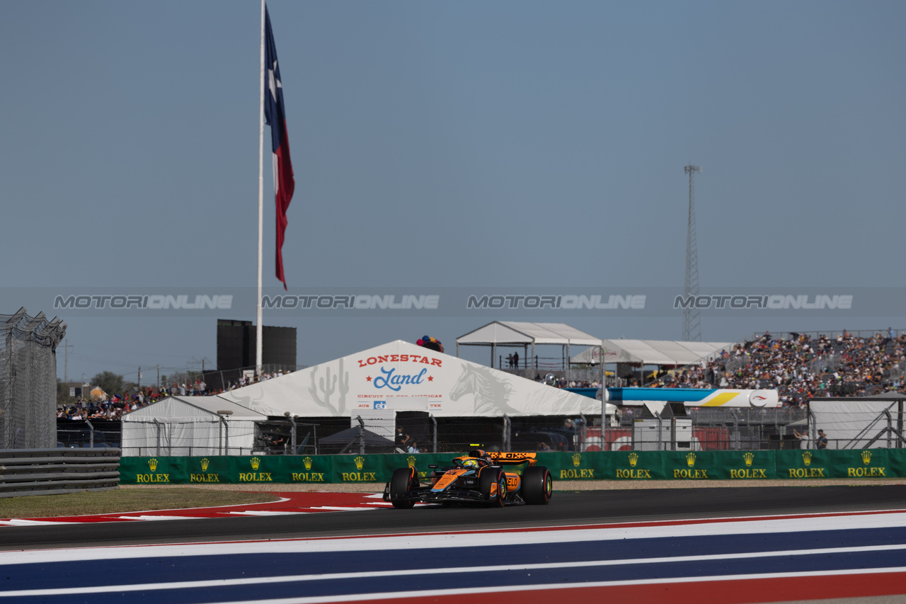 GP STATI UNITI, Lando Norris (GBR) McLaren MCL60.

20.10.2023. Formula 1 World Championship, Rd 19, United States Grand Prix, Austin, Texas, USA, Qualifiche Day

 - www.xpbimages.com, EMail: requests@xpbimages.com © Copyright: Rew / XPB Images