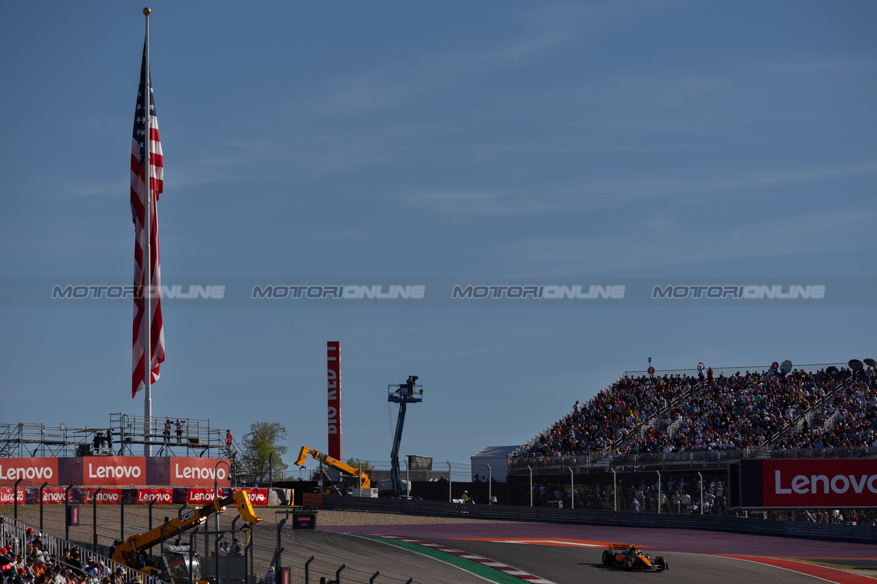 GP STATI UNITI, Lando Norris (GBR) McLaren MCL60.

20.10.2023. Formula 1 World Championship, Rd 19, United States Grand Prix, Austin, Texas, USA, Qualifiche Day

 - www.xpbimages.com, EMail: requests@xpbimages.com © Copyright: Rew / XPB Images