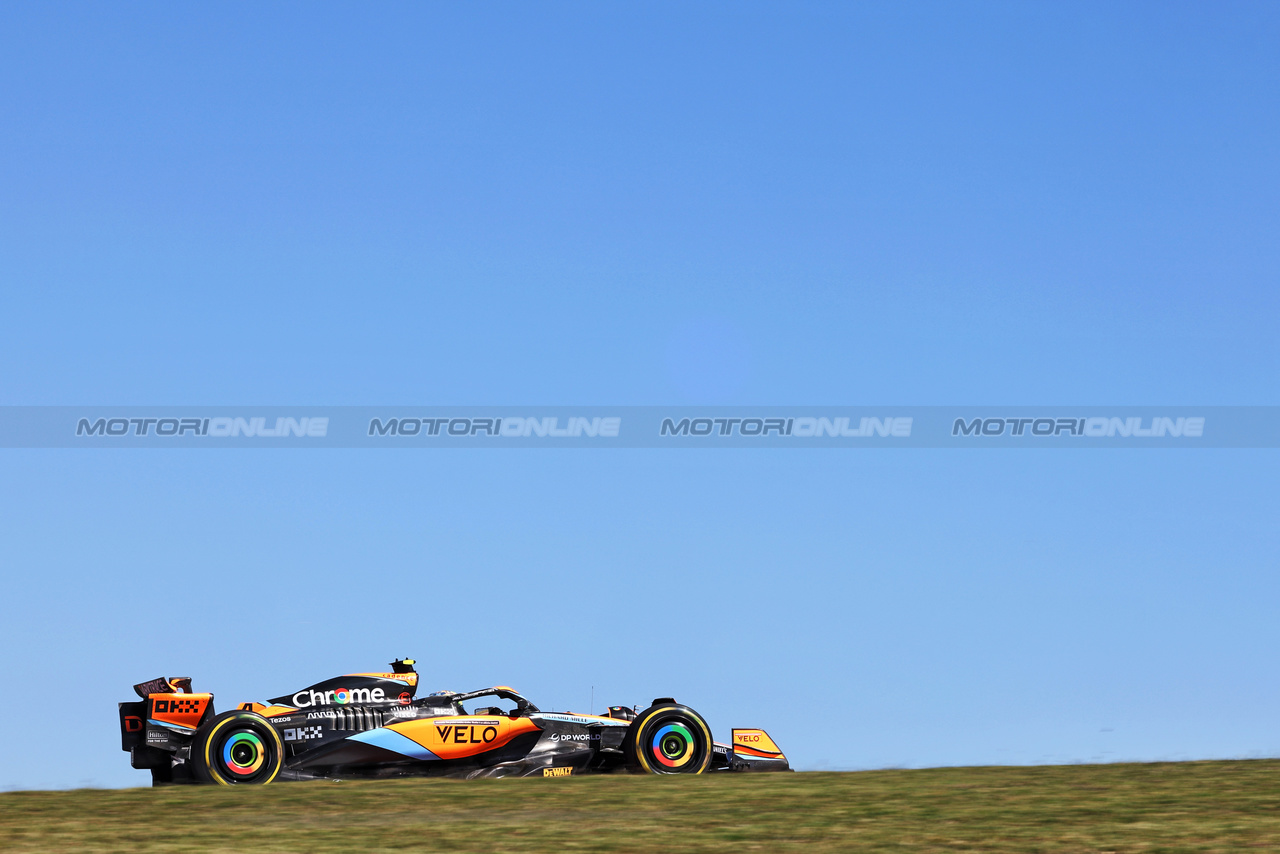 GP STATI UNITI, Lando Norris (GBR) McLaren MCL60.

20.10.2023. Formula 1 World Championship, Rd 19, United States Grand Prix, Austin, Texas, USA, Qualifiche Day

- www.xpbimages.com, EMail: requests@xpbimages.com © Copyright: Bearne / XPB Images