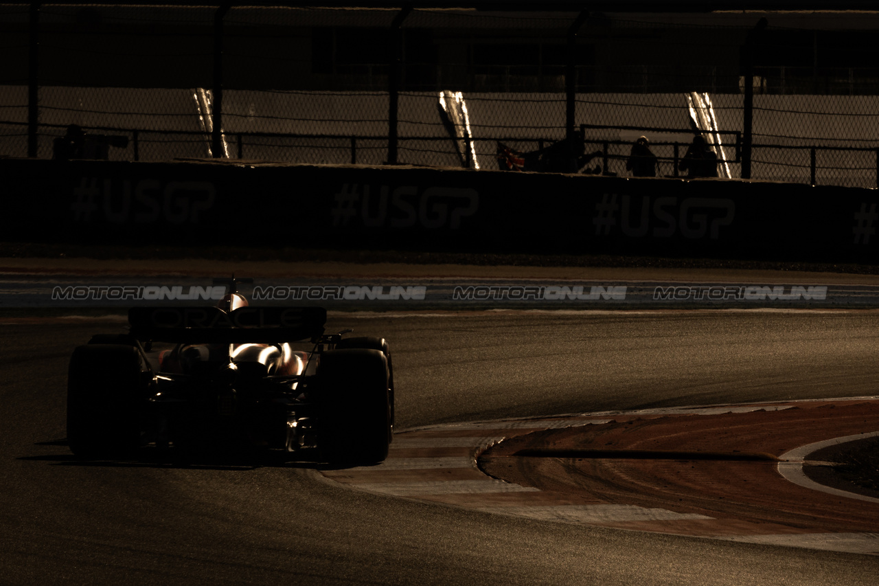 GP STATI UNITI, Max Verstappen (NLD) Red Bull Racing RB19.

20.10.2023. Formula 1 World Championship, Rd 19, United States Grand Prix, Austin, Texas, USA, Qualifiche Day

 - www.xpbimages.com, EMail: requests@xpbimages.com © Copyright: Rew / XPB Images
