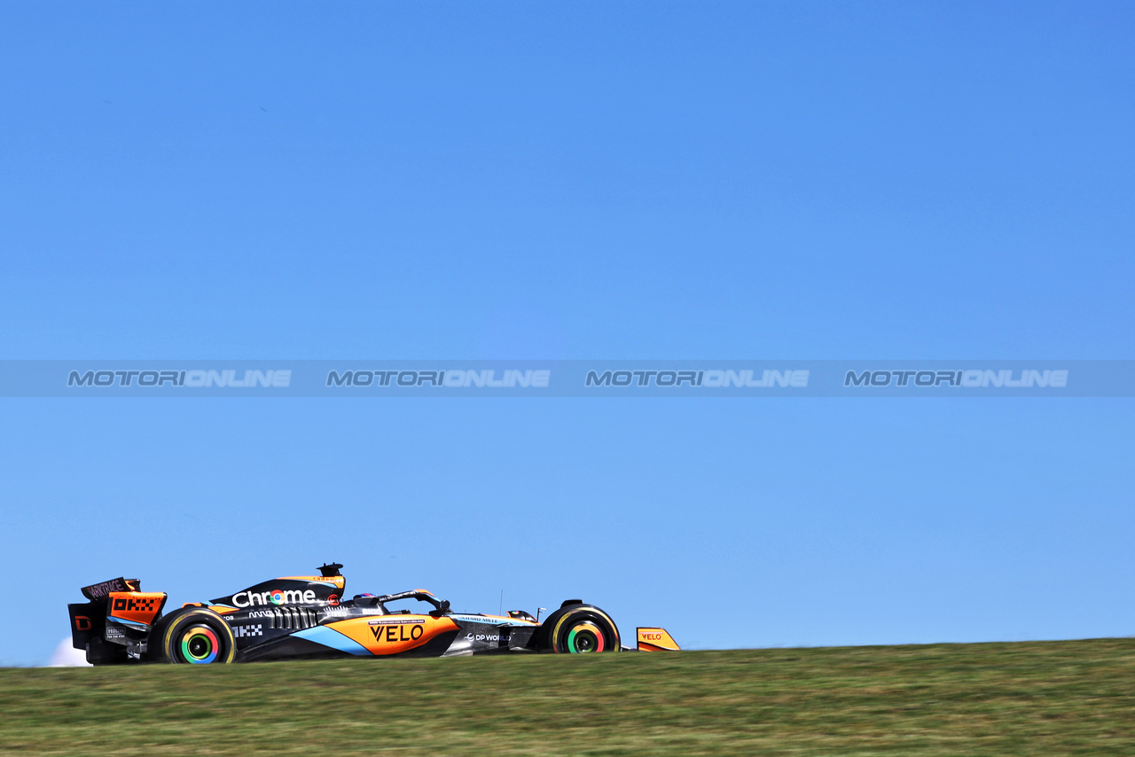 GP STATI UNITI, Oscar Piastri (AUS) McLaren MCL60.

20.10.2023. Formula 1 World Championship, Rd 19, United States Grand Prix, Austin, Texas, USA, Qualifiche Day

- www.xpbimages.com, EMail: requests@xpbimages.com © Copyright: Bearne / XPB Images