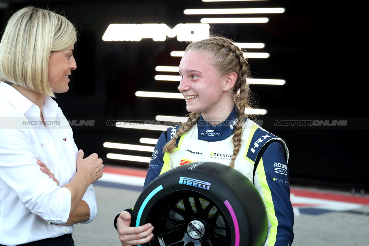 GP STATI UNITI, (L to R): Susie Wolff (GBR) F1 Academy Managing Director with Jessica Edgar (GBR) Rodin Carlin Formula Academy Driver.

20.10.2023. Formula 1 World Championship, Rd 19, United States Grand Prix, Austin, Texas, USA, Qualifiche Day

- www.xpbimages.com, EMail: requests@xpbimages.com © Copyright: Bearne / XPB Images