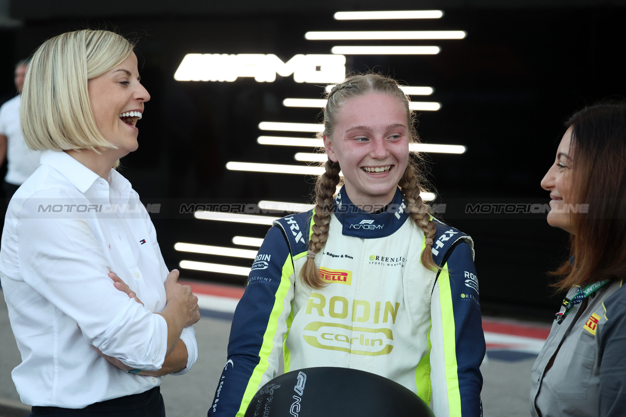 GP STATI UNITI, (L to R): Susie Wolff (GBR) F1 Academy Managing Director with Jessica Edgar (GBR) Rodin Carlin Formula Academy Driver.

20.10.2023. Formula 1 World Championship, Rd 19, United States Grand Prix, Austin, Texas, USA, Qualifiche Day

- www.xpbimages.com, EMail: requests@xpbimages.com © Copyright: Bearne / XPB Images