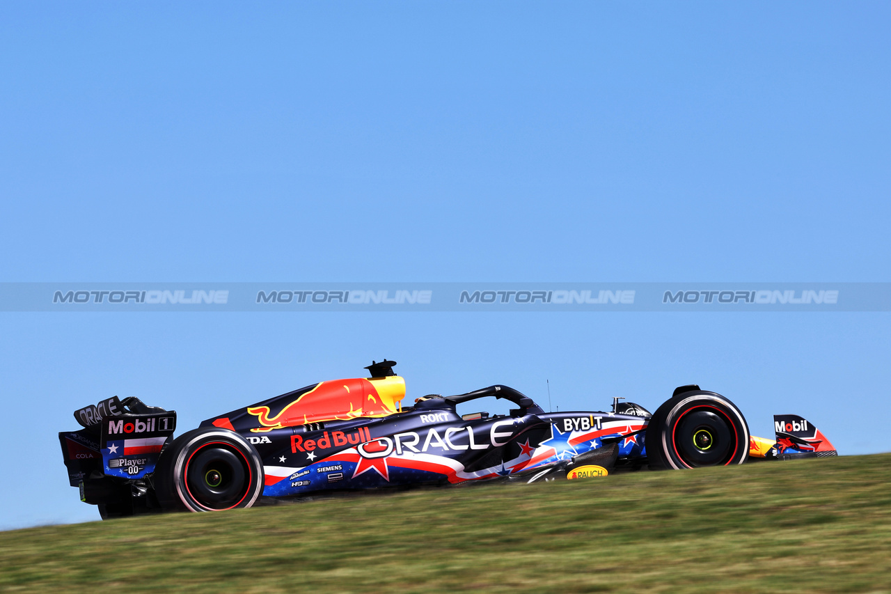 GP STATI UNITI, Max Verstappen (NLD) Red Bull Racing RB19.

20.10.2023. Formula 1 World Championship, Rd 19, United States Grand Prix, Austin, Texas, USA, Qualifiche Day

- www.xpbimages.com, EMail: requests@xpbimages.com © Copyright: Bearne / XPB Images
