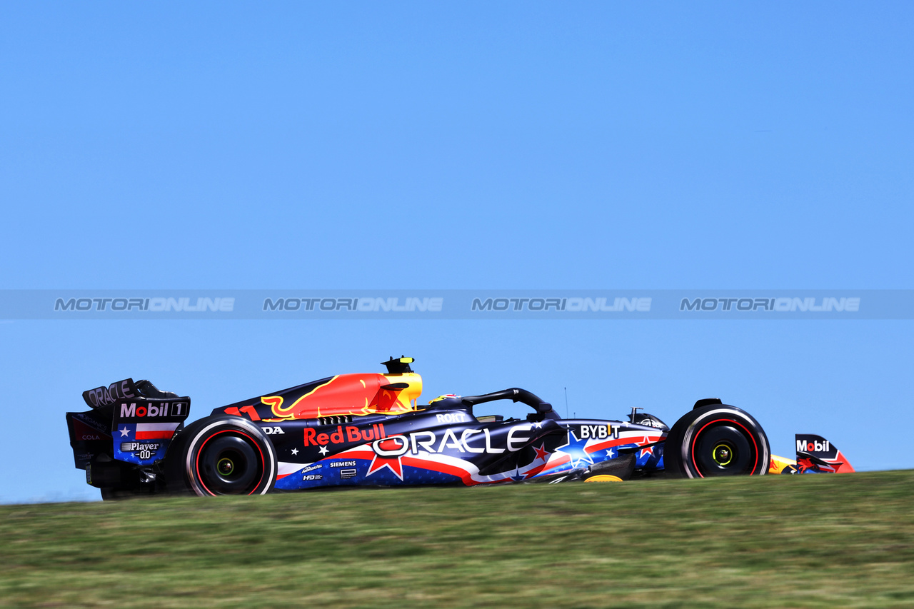 GP STATI UNITI, Sergio Perez (MEX) Red Bull Racing RB19.

20.10.2023. Formula 1 World Championship, Rd 19, United States Grand Prix, Austin, Texas, USA, Qualifiche Day

- www.xpbimages.com, EMail: requests@xpbimages.com © Copyright: Bearne / XPB Images