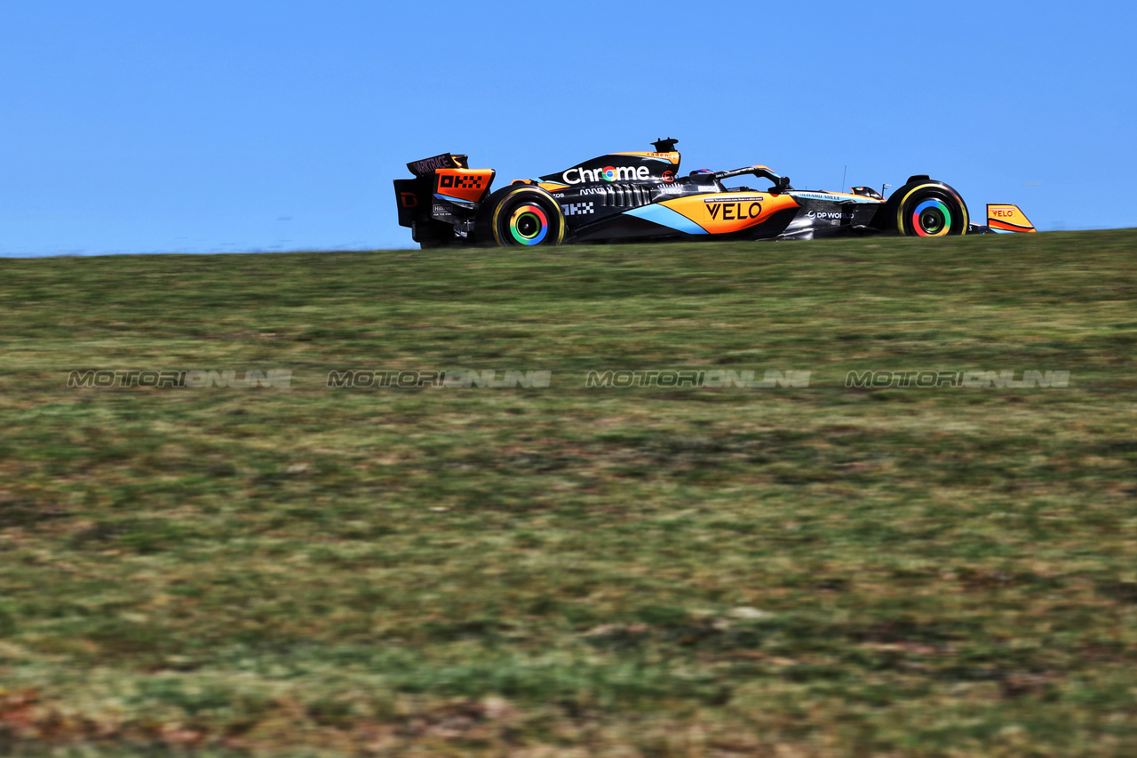 GP STATI UNITI, Oscar Piastri (AUS) McLaren MCL60.

20.10.2023. Formula 1 World Championship, Rd 19, United States Grand Prix, Austin, Texas, USA, Qualifiche Day

- www.xpbimages.com, EMail: requests@xpbimages.com © Copyright: Bearne / XPB Images