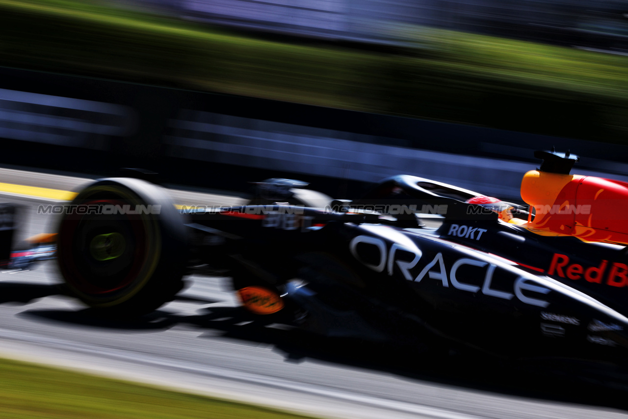 GP UNGHERIA, Max Verstappen (NLD) Red Bull Racing RB19.

23.07.2023. Formula 1 World Championship, Rd 12, Hungarian Grand Prix, Budapest, Hungary, Gara Day.

 - www.xpbimages.com, EMail: requests@xpbimages.com © Copyright: Coates / XPB Images