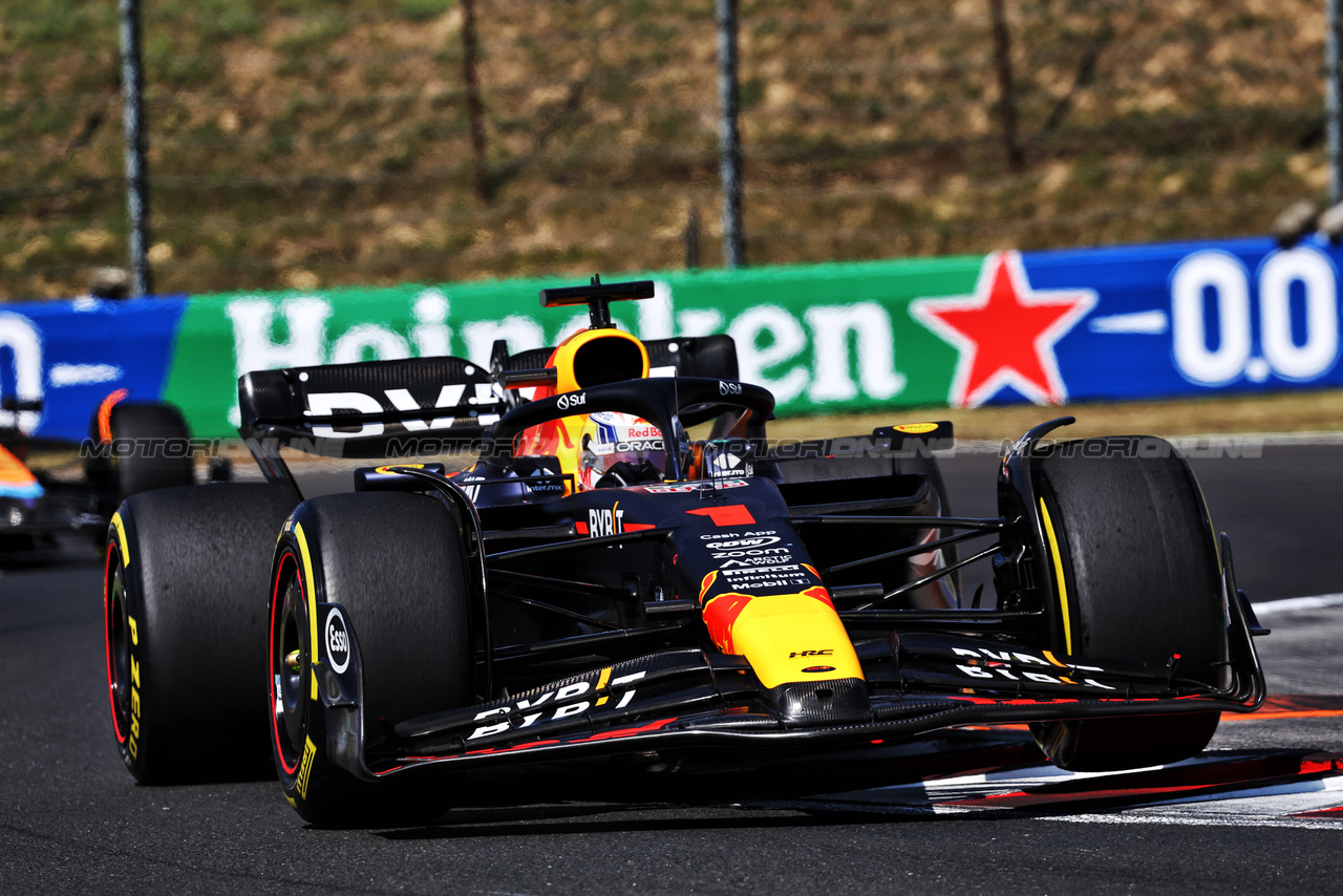 GP UNGHERIA, Max Verstappen (NLD) Red Bull Racing RB19.

23.07.2023. Formula 1 World Championship, Rd 12, Hungarian Grand Prix, Budapest, Hungary, Gara Day.

- www.xpbimages.com, EMail: requests@xpbimages.com © Copyright: Bearne / XPB Images