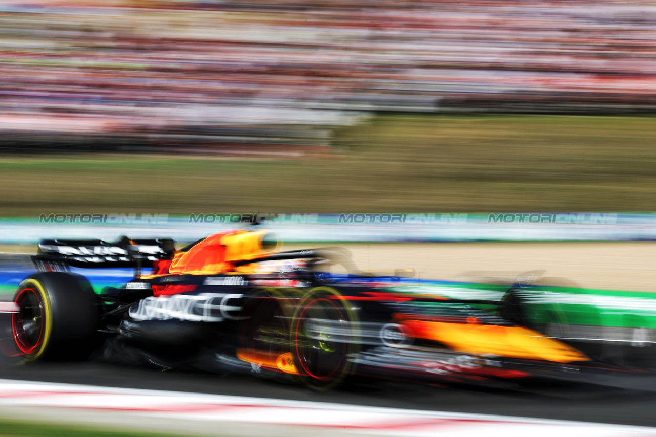 GP UNGHERIA, Max Verstappen (NLD) Red Bull Racing RB19.

23.07.2023. Formula 1 World Championship, Rd 12, Hungarian Grand Prix, Budapest, Hungary, Gara Day.

- www.xpbimages.com, EMail: requests@xpbimages.com © Copyright: Bearne / XPB Images