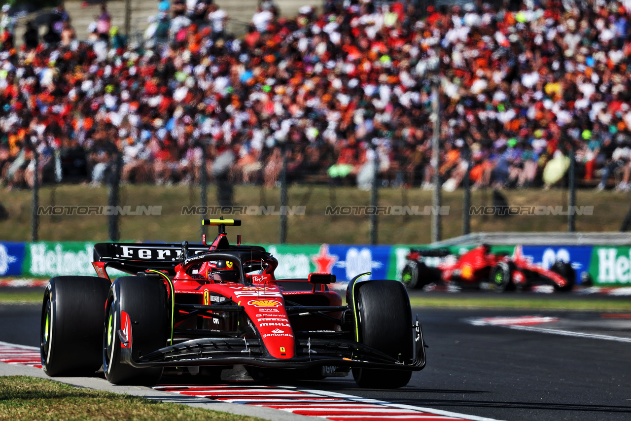 GP UNGHERIA, Carlos Sainz Jr (ESP) Ferrari SF-23.

23.07.2023. Formula 1 World Championship, Rd 12, Hungarian Grand Prix, Budapest, Hungary, Gara Day.

- www.xpbimages.com, EMail: requests@xpbimages.com © Copyright: Bearne / XPB Images