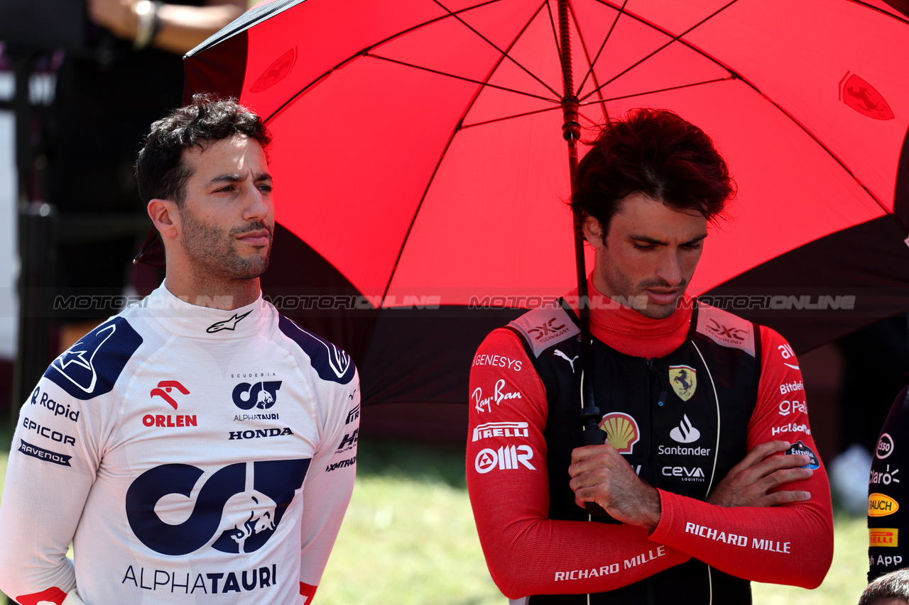 GP UNGHERIA, (L to R): Daniel Ricciardo (AUS) AlphaTauri e Carlos Sainz Jr (ESP) Ferrari on the grid.

23.07.2023. Formula 1 World Championship, Rd 12, Hungarian Grand Prix, Budapest, Hungary, Gara Day.

- www.xpbimages.com, EMail: requests@xpbimages.com © Copyright: Moy / XPB Images