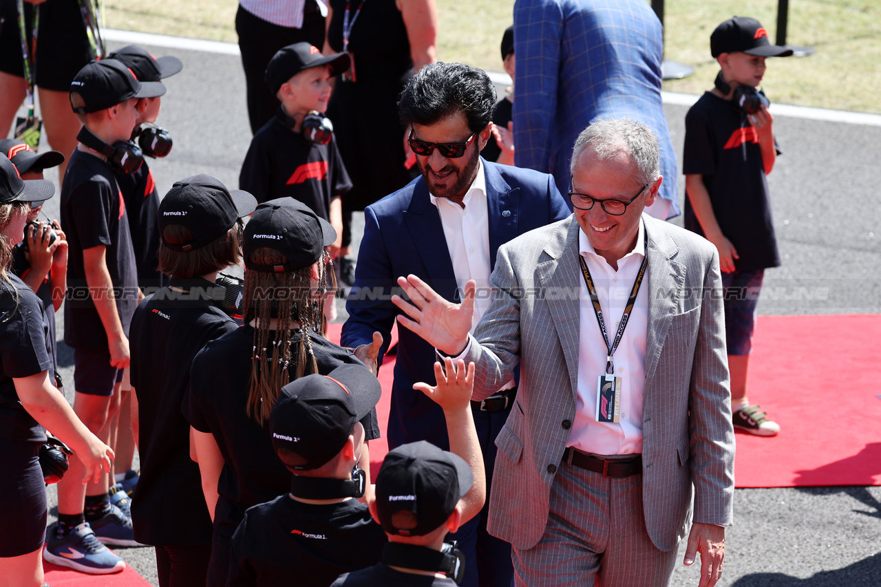 GP UNGHERIA, Stefano Domenicali (ITA) Formula One President e CEO e Mohammed Bin Sulayem (UAE) FIA President on the grid.

23.07.2023. Formula 1 World Championship, Rd 12, Hungarian Grand Prix, Budapest, Hungary, Gara Day.

- www.xpbimages.com, EMail: requests@xpbimages.com © Copyright: Moy / XPB Images