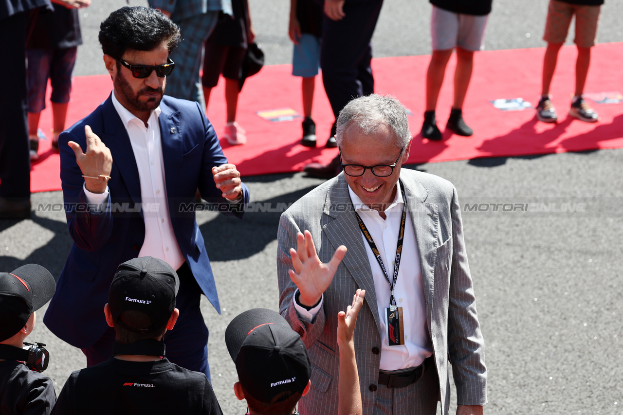 GP UNGHERIA, Stefano Domenicali (ITA) Formula One President e CEO e Mohammed Bin Sulayem (UAE) FIA President on the grid.

23.07.2023. Formula 1 World Championship, Rd 12, Hungarian Grand Prix, Budapest, Hungary, Gara Day.

- www.xpbimages.com, EMail: requests@xpbimages.com © Copyright: Moy / XPB Images