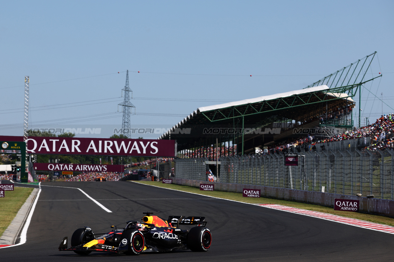 GP UNGHERIA, Max Verstappen (NLD) Red Bull Racing RB19.

23.07.2023. Formula 1 World Championship, Rd 12, Hungarian Grand Prix, Budapest, Hungary, Gara Day.

- www.xpbimages.com, EMail: requests@xpbimages.com © Copyright: Charniaux / XPB Images