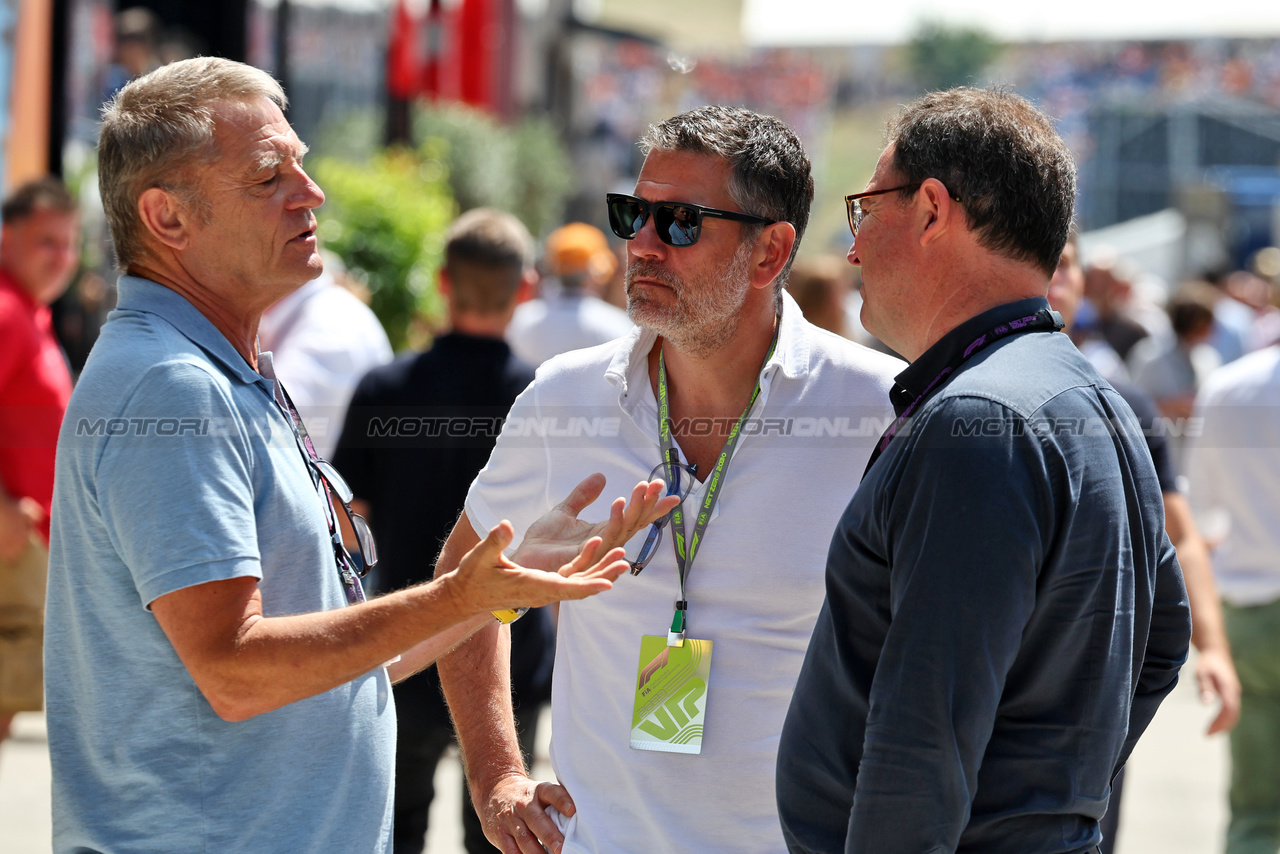 GP UNGHERIA, Gary Fegel (SUI) GMF Capital Founder e Motorsports Network Owner (Centre).

23.07.2023. Formula 1 World Championship, Rd 12, Hungarian Grand Prix, Budapest, Hungary, Gara Day.

- www.xpbimages.com, EMail: requests@xpbimages.com © Copyright: Moy / XPB Images