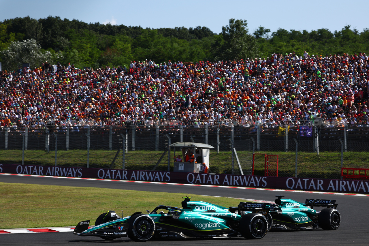 GP UNGHERIA, Fernando Alonso (ESP) Aston Martin F1 Team AMR23 e Lance Stroll (CDN) Aston Martin F1 Team AMR23 battle for position.

23.07.2023. Formula 1 World Championship, Rd 12, Hungarian Grand Prix, Budapest, Hungary, Gara Day.

- www.xpbimages.com, EMail: requests@xpbimages.com © Copyright: Charniaux / XPB Images