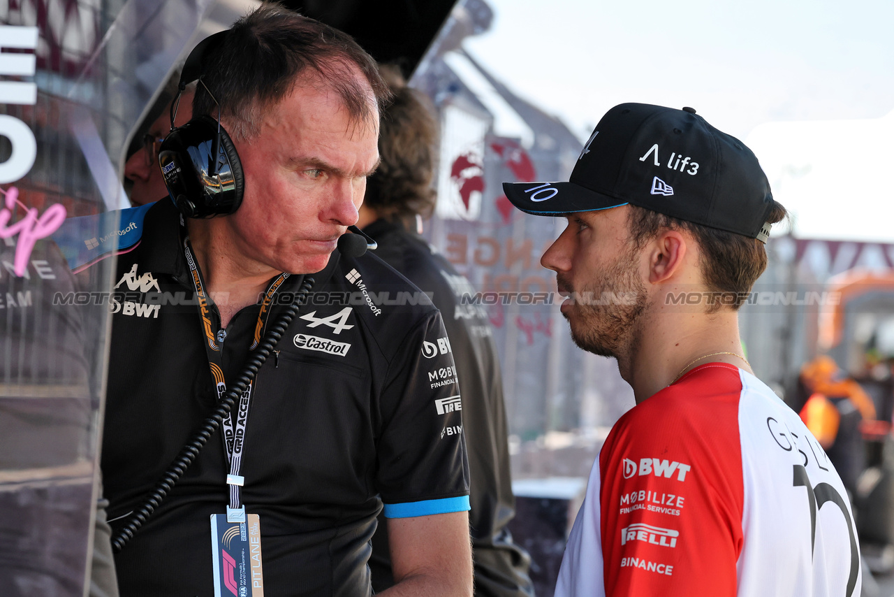 GP UNGHERIA, (L to R): Alan Permane (GBR) Alpine F1 Team Trackside Operations Director with Pierre Gasly (FRA) Alpine F1 Team.

23.07.2023. Formula 1 World Championship, Rd 12, Hungarian Grand Prix, Budapest, Hungary, Gara Day.

- www.xpbimages.com, EMail: requests@xpbimages.com © Copyright: Moy / XPB Images