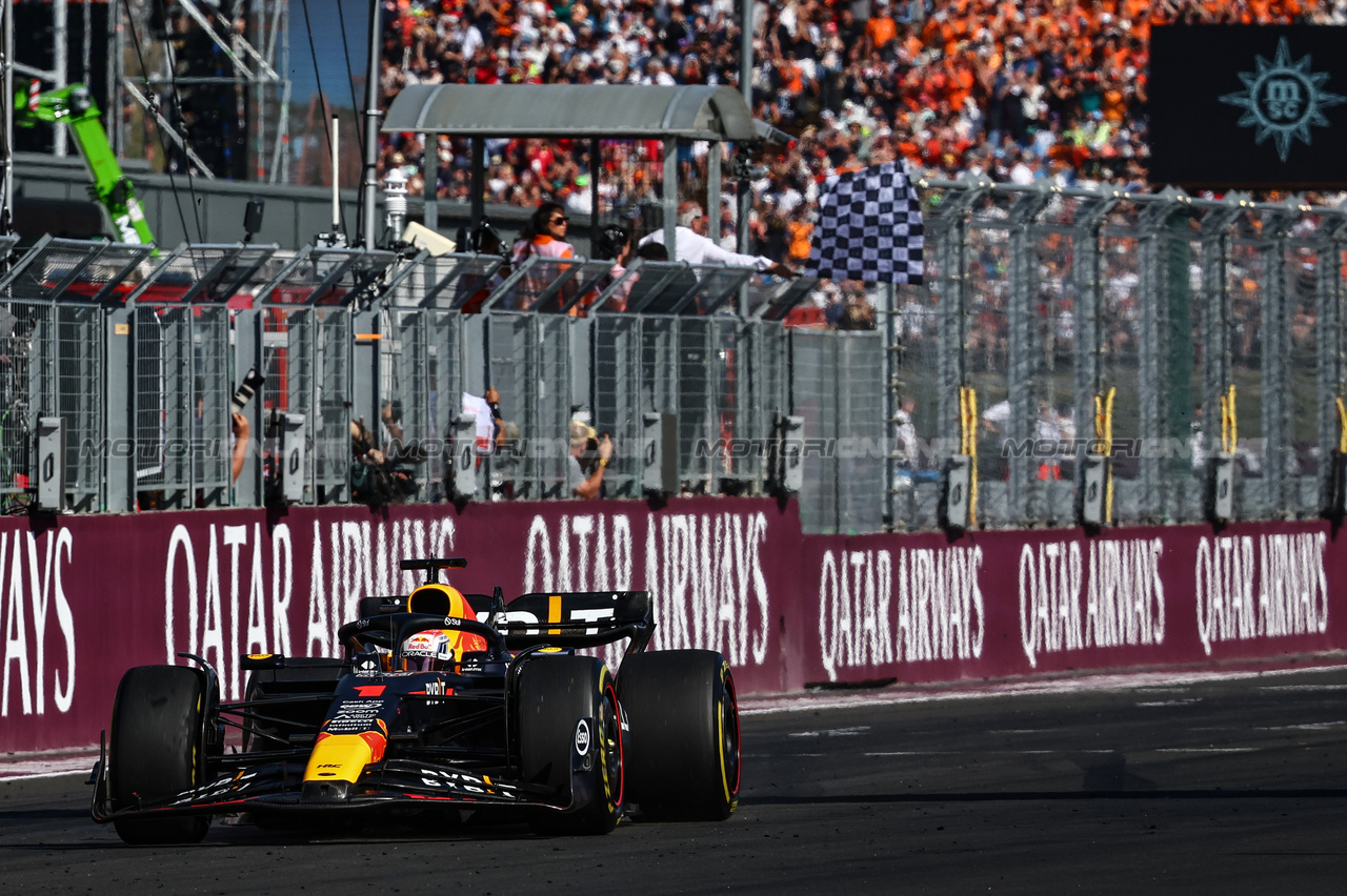 GP UNGHERIA, Max Verstappen (NLD), Red Bull Racing 
23.07.2023. Formula 1 World Championship, Rd 12, Hungarian Grand Prix, Budapest, Hungary, Gara Day.
- www.xpbimages.com, EMail: requests@xpbimages.com © Copyright: Charniaux / XPB Images