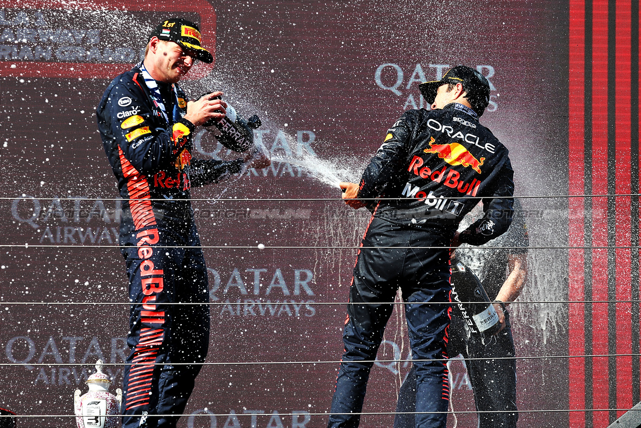 GP UNGHERIA, (L to R): Gara winner Max Verstappen (NLD) Red Bull Racing celebrates on the podium with second placed team mate Sergio Perez (MEX) Red Bull Racing e Paul Monaghan (GBR) Red Bull Racing Chief Engineer.

23.07.2023. Formula 1 World Championship, Rd 12, Hungarian Grand Prix, Budapest, Hungary, Gara Day.

- www.xpbimages.com, EMail: requests@xpbimages.com © Copyright: Moy / XPB Images