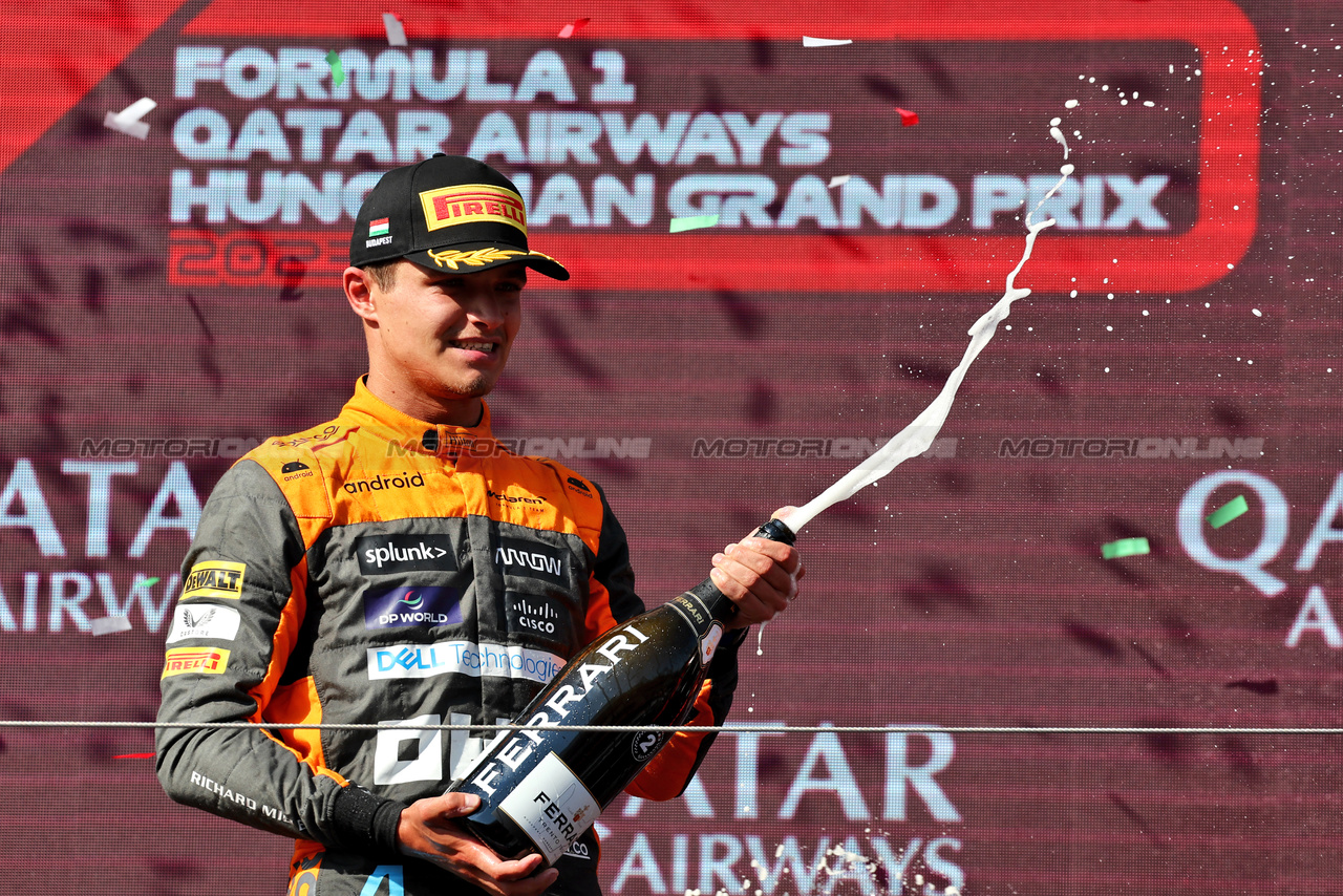 GP UNGHERIA, Lando Norris (GBR) McLaren celebrates his second position on the podium.

23.07.2023. Formula 1 World Championship, Rd 12, Hungarian Grand Prix, Budapest, Hungary, Gara Day.

- www.xpbimages.com, EMail: requests@xpbimages.com © Copyright: Moy / XPB Images