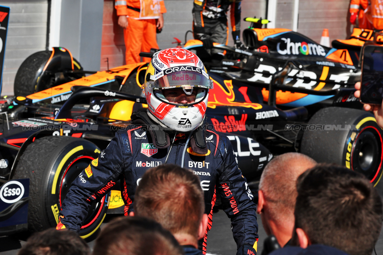 GP UNGHERIA, Gara winner Max Verstappen (NLD) Red Bull Racing celebrates in parc ferme with the team.

23.07.2023. Formula 1 World Championship, Rd 12, Hungarian Grand Prix, Budapest, Hungary, Gara Day.

- www.xpbimages.com, EMail: requests@xpbimages.com © Copyright: Moy / XPB Images