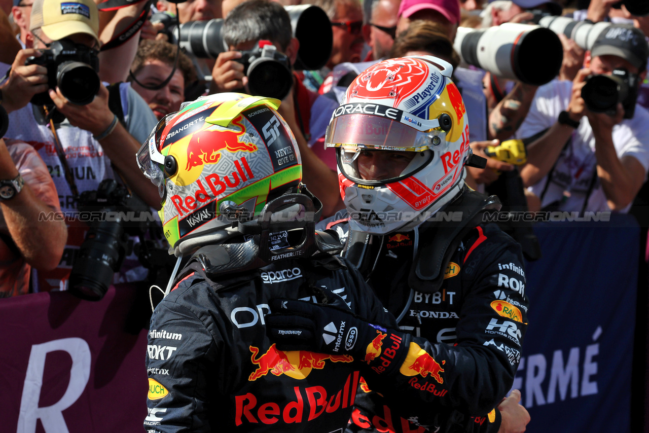 GP UNGHERIA, Gara winner Max Verstappen (NLD) Red Bull Racing celebrates in parc ferme (Right) with third placed team mate Sergio Perez (MEX) Red Bull Racing.

23.07.2023. Formula 1 World Championship, Rd 12, Hungarian Grand Prix, Budapest, Hungary, Gara Day.

- www.xpbimages.com, EMail: requests@xpbimages.com © Copyright: Moy / XPB Images