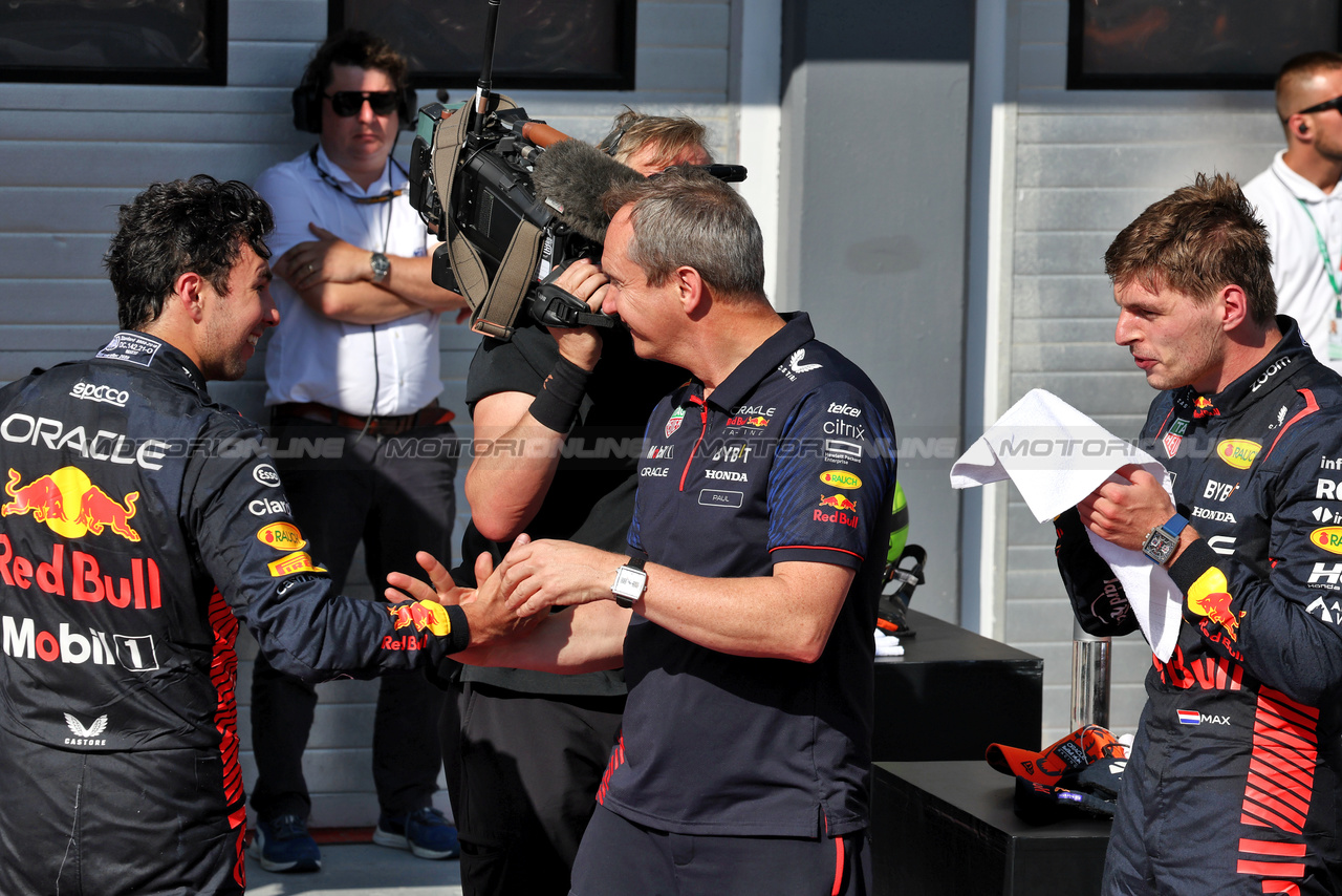GP UNGHERIA, (L to R): Sergio Perez (MEX) Red Bull Racing celebrates his third position in parc ferme with Paul Monaghan (GBR) Red Bull Racing Chief Engineer e vincitore Max Verstappen (NLD) Red Bull Racing.

23.07.2023. Formula 1 World Championship, Rd 12, Hungarian Grand Prix, Budapest, Hungary, Gara Day.

- www.xpbimages.com, EMail: requests@xpbimages.com © Copyright: Moy / XPB Images